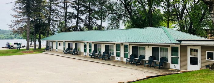 South Arms Retreats (Rainbow Motel) - Web Listing (newer photo)